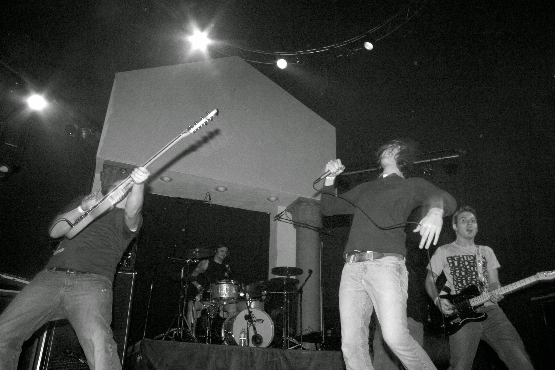 Live / black & white
